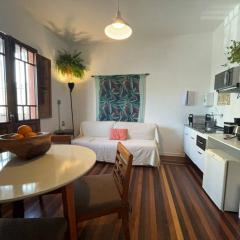 Stúdio Estiloso com varanda Casa 4