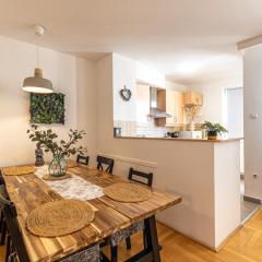 Gozsdu White Raven Residence 305