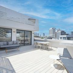 Spacious 4BR near the beach w Jacuzzi by HolyGuest