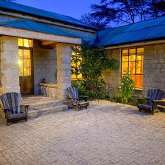 Yellow House 3-bedroom Villa In Wildlife