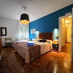 ZONE1 rentals SEGOVIA apartamento 1 dormitorio con CHIMENEA y WIFI para 1, 2 ó 3 personas Aparcamiento GRATUITO Cocina completa