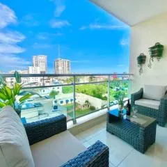 Upscale City Center Apt, Pool