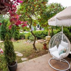 Garden apartment Aspen Suites A008