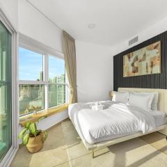 Stunning Panoramic Sea & Marina Skyline View