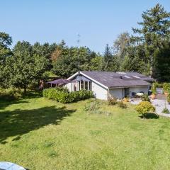 Beautiful Home In Hadsund With Wifi