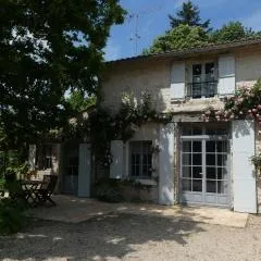 Maison rénovée avec grand terrain, équipements enfants, 3 chambres, proche de D938, vélos inclus - FR-1-426-539