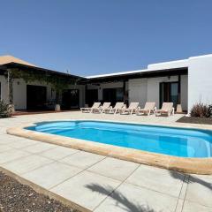 Villa spacieuse et lumineuse avec piscine Chauffée