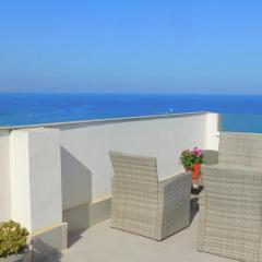 3Bed Penthouse Apt with Private Terrace & Balcony