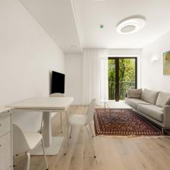 Bright 2BR with Private EV Parking, workspace, AC