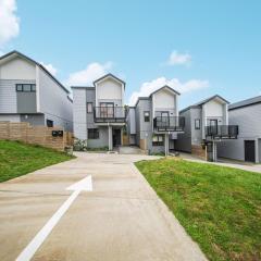 West Harbour Modern 4-Bedroom Retreat