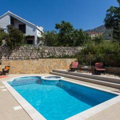 Villa Avoca - Four Bedroom Villa with Swimming Pool