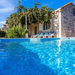 Green Garden House - Four Bedroom House with Private Pool