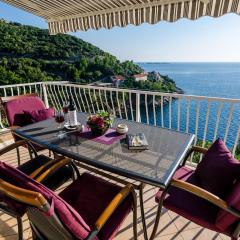 Indy's Beach Apartments -Two Bedroom Apartment with Balcony and Sea View