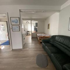 Ferienwohnung mit Parkplatz und separatem Eingang, ideal für Handwerker und Geschäftsleute