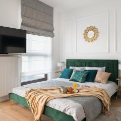 Urban Gem with private parking, relaxing balcony at Metro Station, only 10 min to city centre