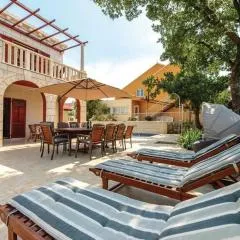 Villa Anka - Five-Bedroom Villa with Terrace and Swimming Pool