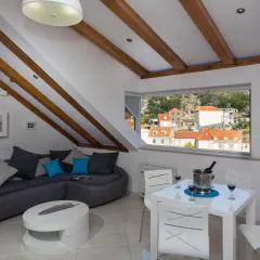 Mali Skoj Apartment - Two-Bedroom Apartment with Sea View