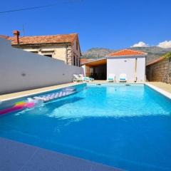 Holiday Home Belmondo- Three Bedroom Home with Terrace and Private Pool A6