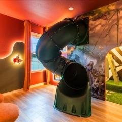 10 Bedrooms 8 Bathrooms Windsor Cay 16307 Sk