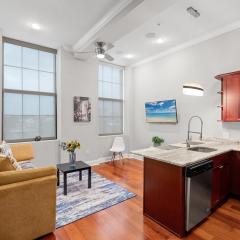 Luxury 1BR - Glass Wall & Window