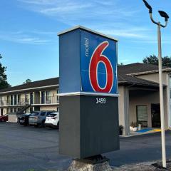 Motel 6-Macclenny, FL