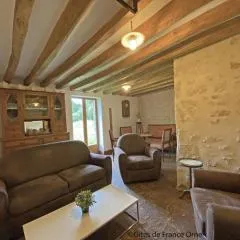 Charmante longère avec grand jardin, cheminée, Wi-Fi et animaux, tout inclus près du Perche - FR-1-497-216