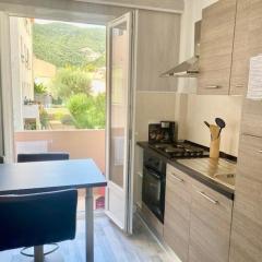 Appartement F2 rénové centre-ville Amélie-les-Bains - FR-1-703-192