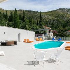 Five Bedroom Villa with Private Pool & Sea View