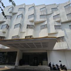 N3 Zainul Arifin Hotel