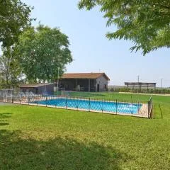 La Cabaña piscina y jardín