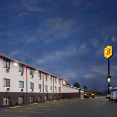 Super 8 by Wyndham St. Clairsville OH/Wheeling WV Area