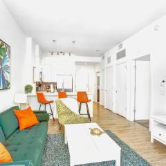 Modern 1BR Downtown Oasis w Balcony & Rooftop Pool