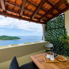 Apartment Reale - One Bedroom Apartment with Balcony and Sea View