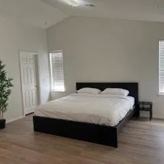 Extended Stay 3 or 4 Beds Cozy Smart Home Living