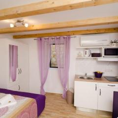 Lavender Garden Apartments - Comfort Studio Apartment Ground Floor - APT 2