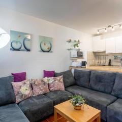 Apartment Zara - Two Bedroom Apartment with Balcony - ST