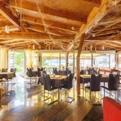 Apartments Smilje i Maslina - One Bedroom Apartment with Terrace 2