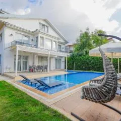 Villa Pelit - 4 Yatak Odalı Saunalı Havuzlu Villa