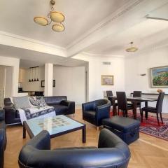 Bright air-conditioned flat in the city centre