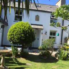 Anglesey traditional 2 bedroom stone cottage with EV