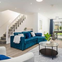 Spacious 4Bed Home, Sleeps 10, Pool Table, Parking, Perfect For Groups
