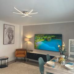 T3Appartement de luxe Croisette en face de la plage Martinez 80m2