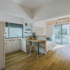 Studio with balcony Visionary Apartment