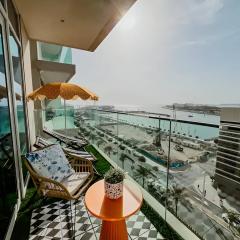 Beachfront Bliss: Chic 1 BR Retreat by the Sea