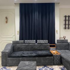 شقه جميله ومريحه قريبه من الجامعه الامريكيه