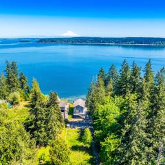 Oceanfront Retreat, Mount Rainier, King bed, Games