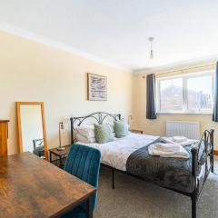 Spacious & Elegant 3BR Home Near Ipswich City Centre