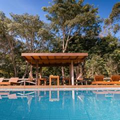 Chalés Villa Pinhal - Hidromassagem dupla, lareira e café da manhã - 12 km do centro