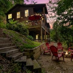 Amazing Creek View Cabin w/ Hot Tub, Firepit & Pool Table