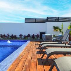 Luxe Top-Floor Incredible Roof Pool at Complex